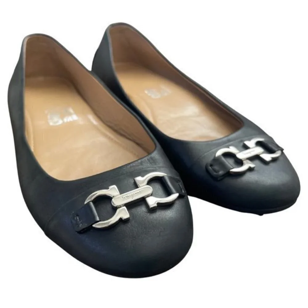 Ferragamo Driver Ballet Flats in Black - Size 7M
